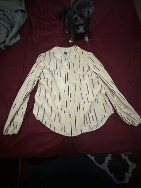 SHEIN Cream V-Neck Long-Sleeve Blouse with Black Dash Print